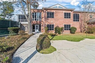 Building Photo - 633 Village Ln N