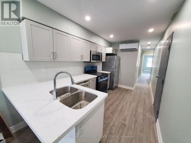 Building Photo - 3 King St E