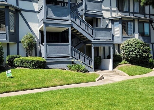 Top unit - 3028 W Cheryllyn Ln