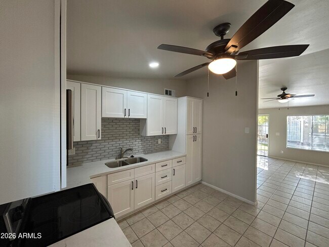 Foto del edificio - 6711 W Osborn Rd