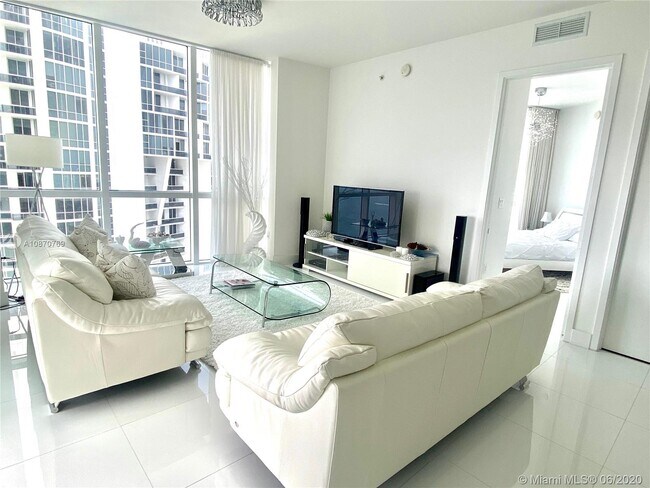 Building Photo - 18201 Collins Ave