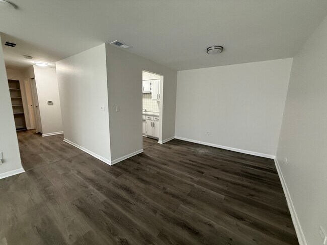 Foto del edificio - 2310 N Harlem Ave