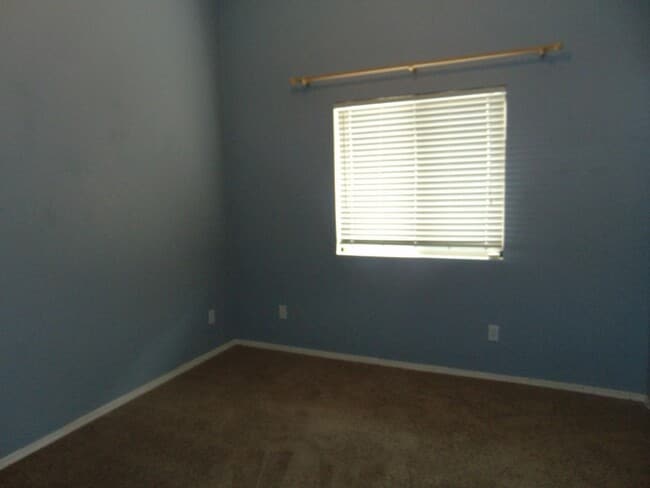 Building Photo - COMING SOON!! Eastside 3 Bed/2 Bath by Lak...