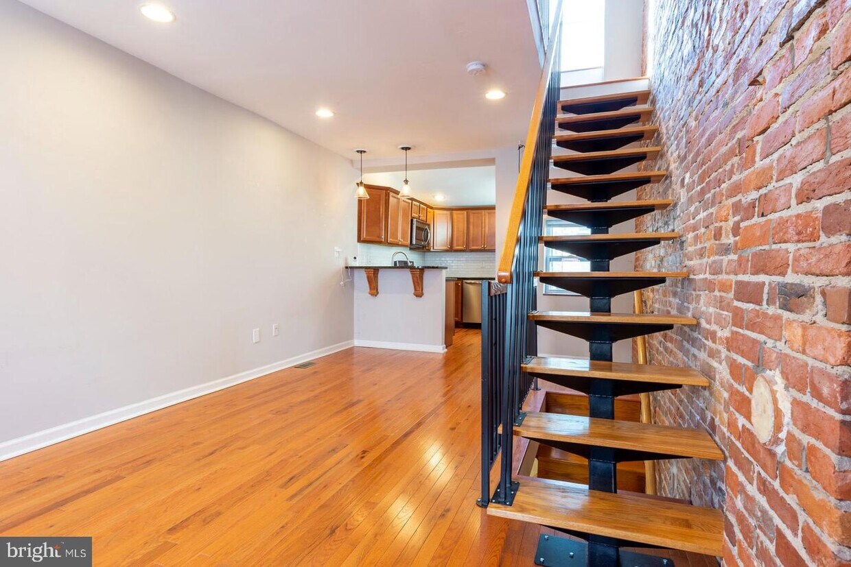 Primary Photo - 1576 E Hewson St