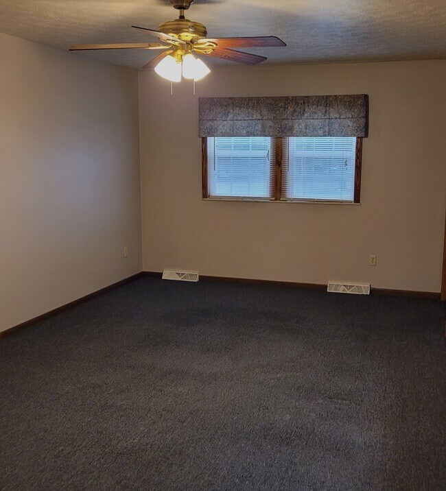 Living Room - 1171 N Carpenter Rd