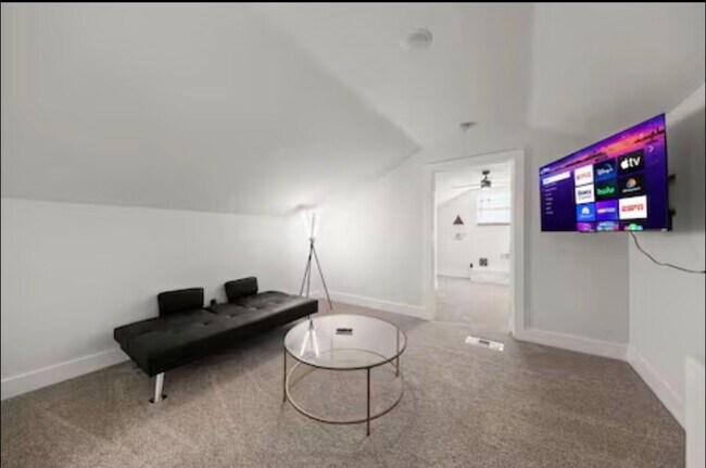 Foto del edificio - Stunning Home with Spacious Layout & Modern Upgrades