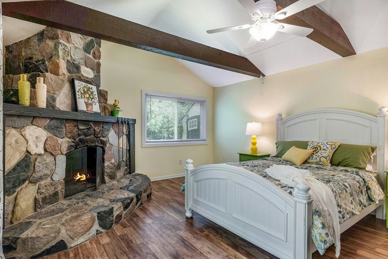 Photo - 1393 Harpst Street