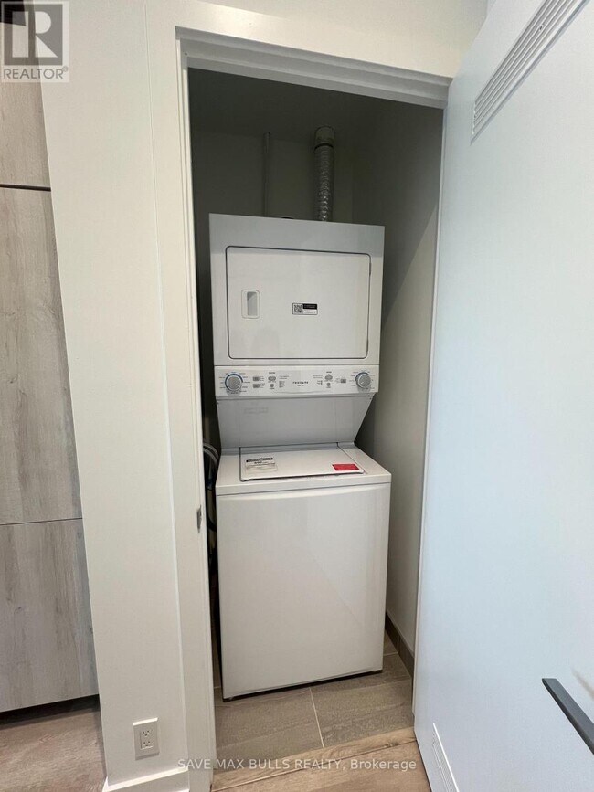 Photo du bâtiment - 722-722 Marlee Ave
