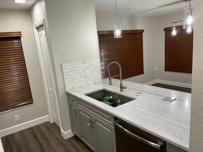 Building Photo - 9419 Ivy Brook Run