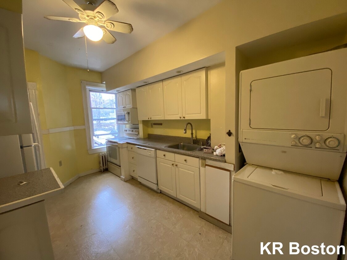 Primary Photo - 1269 Beacon St