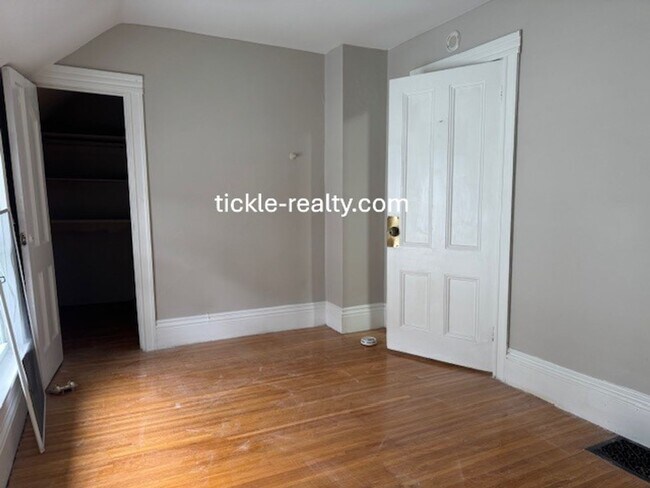 Foto del edificio - 4 Bedroom Park Ave House - 2 Full Baths, D...