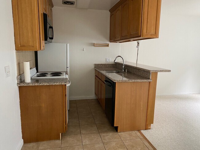 Kitchen - 1634 Oxford St