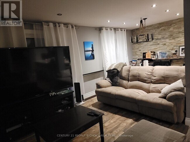 Building Photo - 5486 Hixon Ave