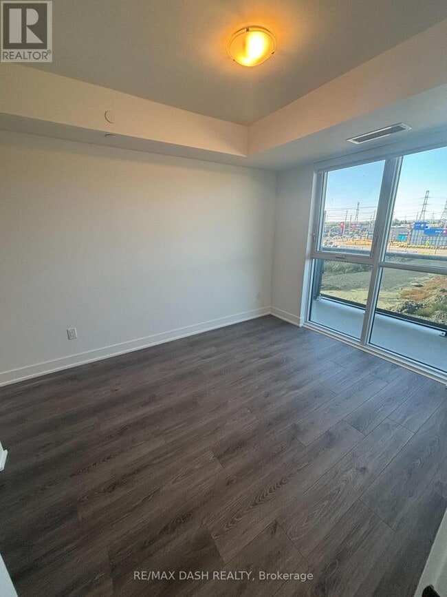 Photo du bâtiment - 2545-2545 Simcoe St N