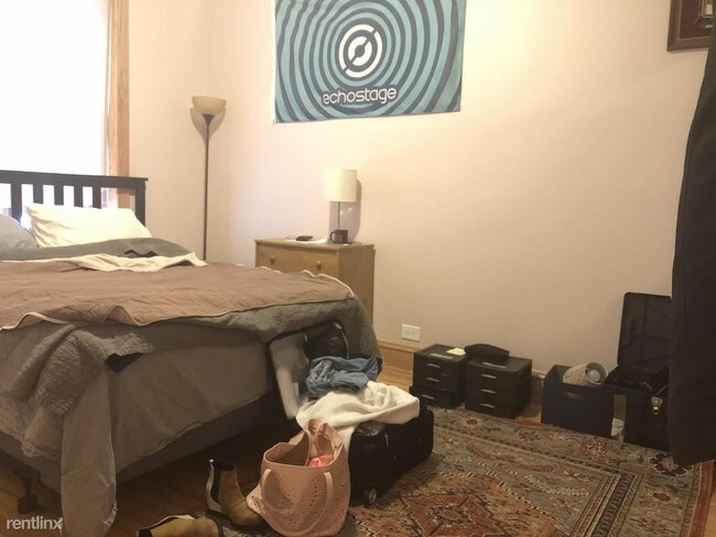 Foto del edificio - 2831 W Fullerton Ave