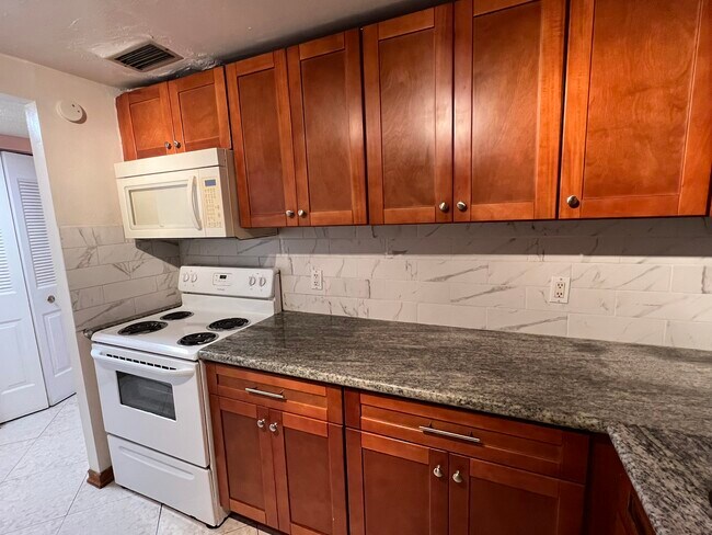 Foto del edificio - 7745 SW 86th St