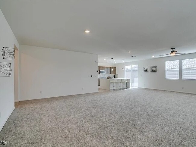 Foto del edificio - 6985 Solano Cyn Ave