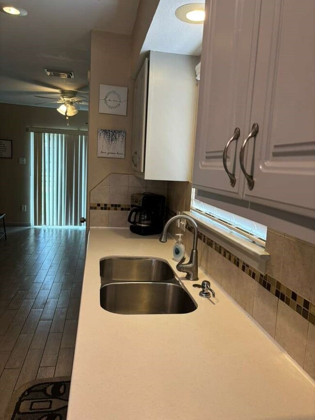 Foto del edificio - 7318 Dearborn St