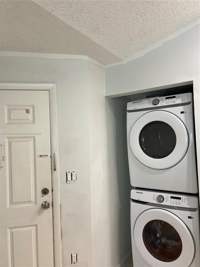 Foto del edificio - 2550 SW 18th Terrace