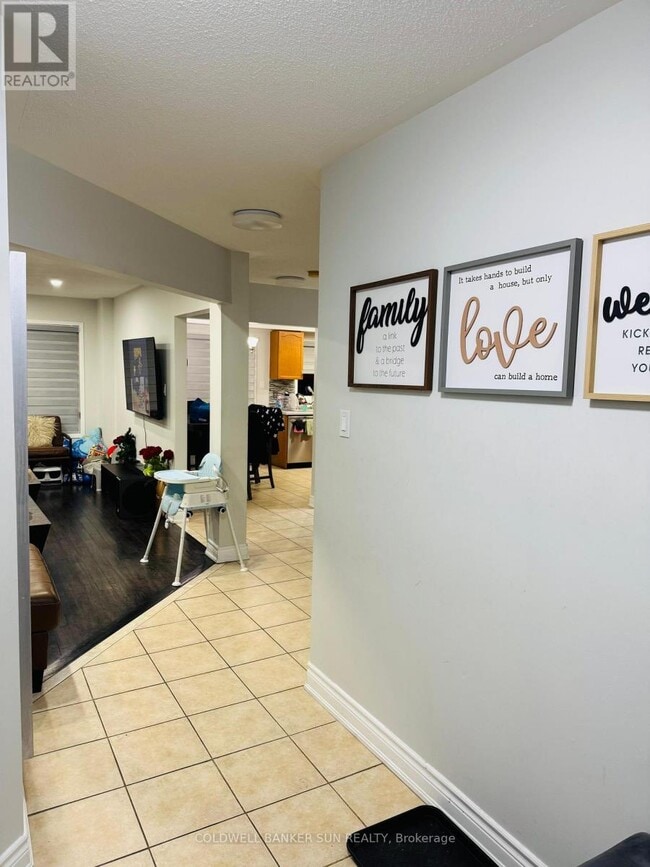 Photo du bâtiment - 94 Crown Victoria Dr