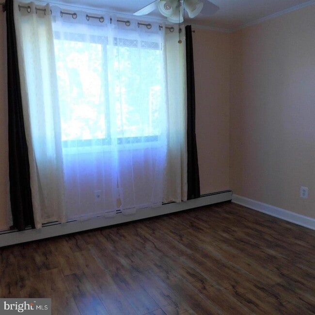 Foto del edificio - 2848 Annandale Rd