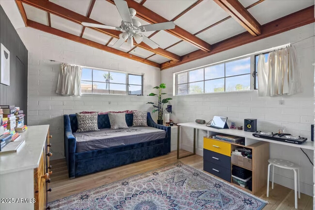 Foto del edificio - 334 W Glenrosa Ave