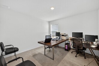 Building Photo - 7411 Canyon Chase Dr