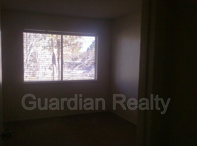 Building Photo - 2209 Tall Pine Dr
