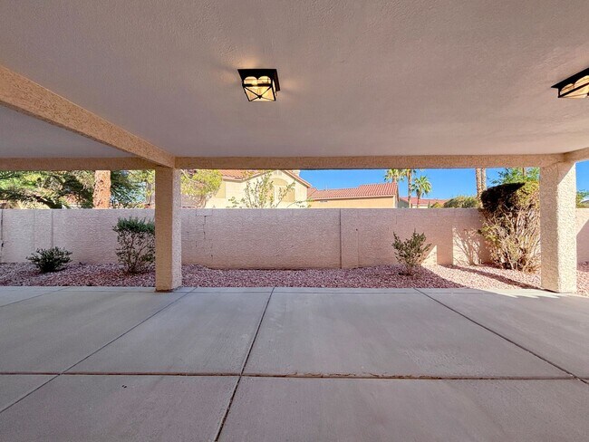 Building Photo - 4 Bedroom Home with Bed and Bath Downstairs - In Summerlin