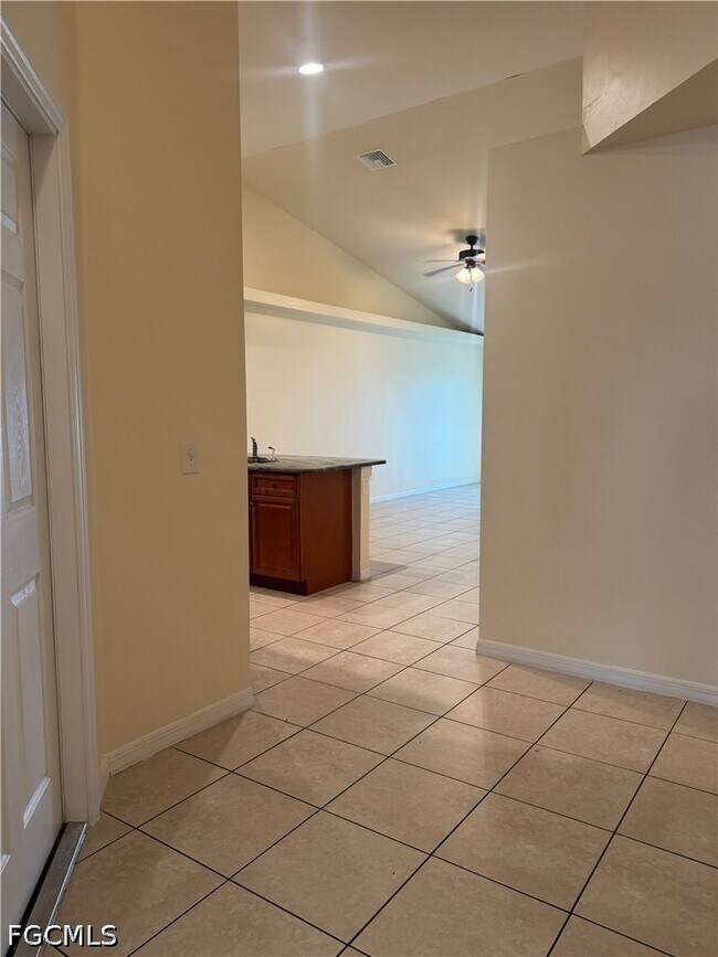 Building Photo - 411 Nicholas Pkwy W