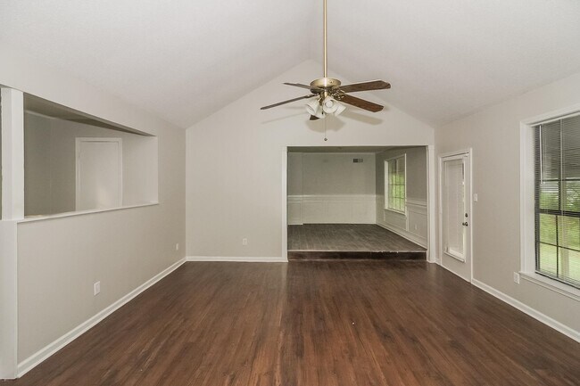 Building Photo - 6063 Colonyhill Dr