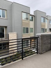 Building Photo - 5515 Holly Bay Ave