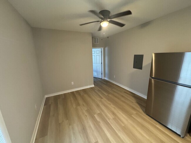 Foto del edificio - 813-815 Belleview Ave