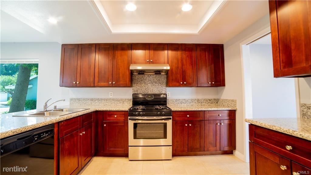 Foto principal - 3 br, 3 bath Townhome - 1825 Molokai St