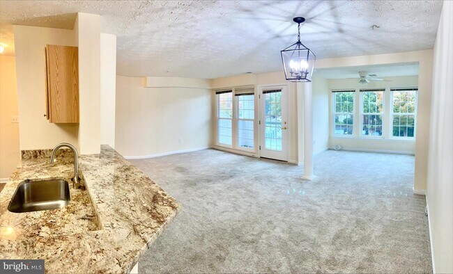 Building Photo - 701 Harvest Run Dr