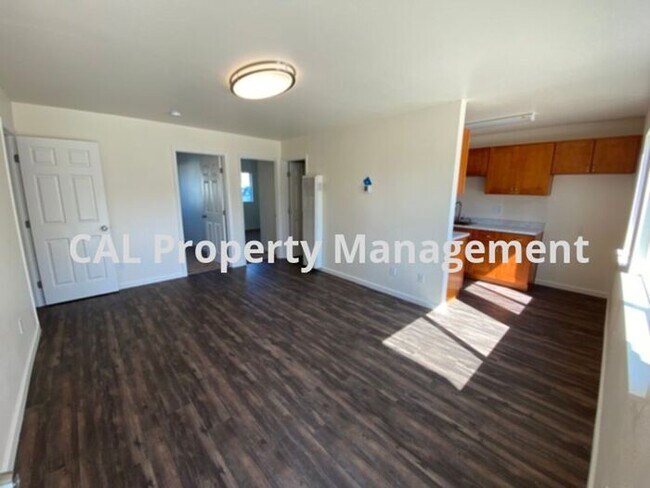 Building Photo - Newly remodeled 2-bedroom apartment!