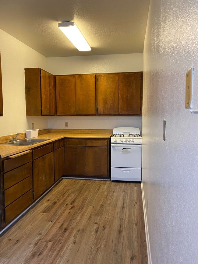 Building Photo - 461 W Colorado St