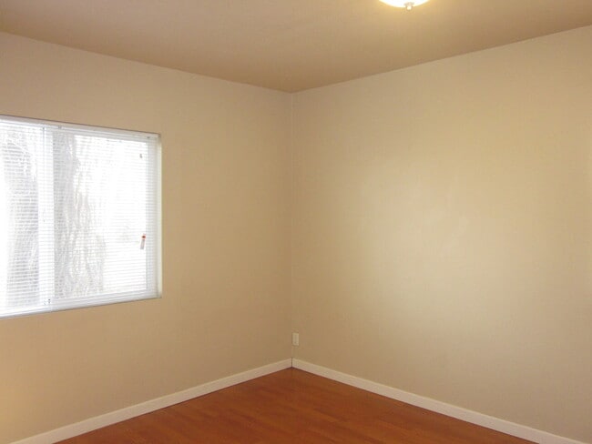 Building Photo - Coblin Bend - Triplex