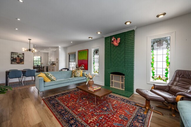 Foto del edificio - Charming 1935 Tudor in 15th & 15th – Renovated with Modern Luxury