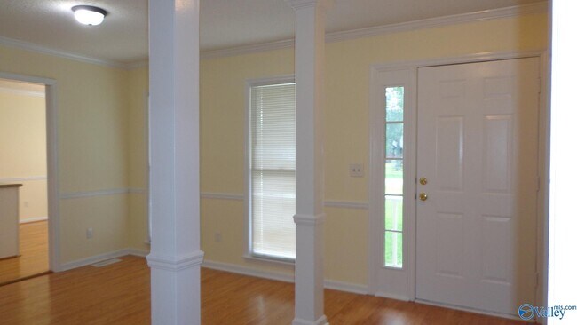 Foto del edificio - 225 Sawmill Rd