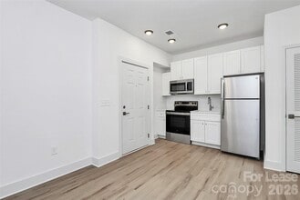 Building Photo - 3515 Markland Dr