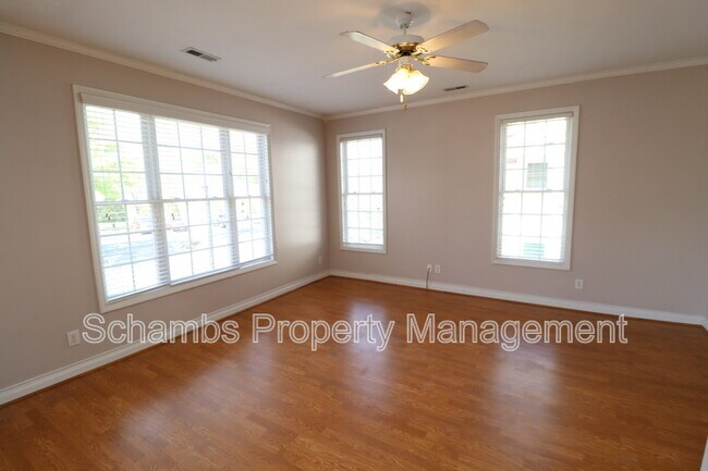 Building Photo - 2121 Kudrow Ln