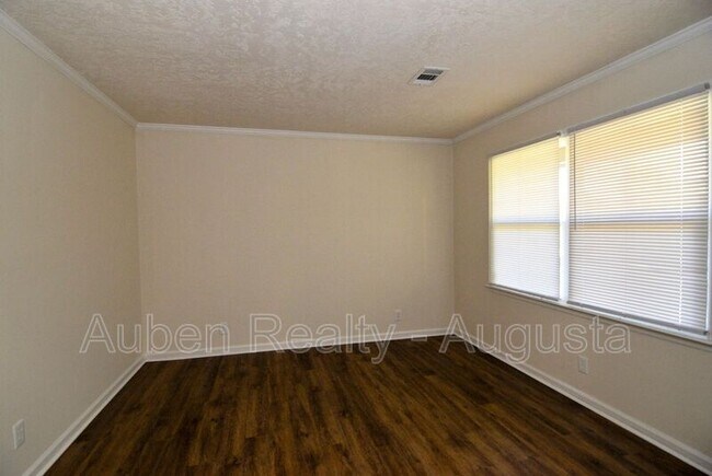 Building Photo - 146 Nathaniel Howard Rd