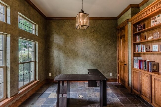 Building Photo - 929 Indian Trail
