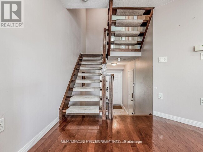 Building Photo - 10 Fairhaven Dr
