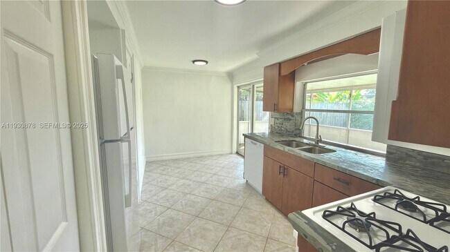 Building Photo - 6504 Arbor Dr