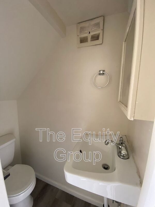Foto del edificio - 402 N West St
