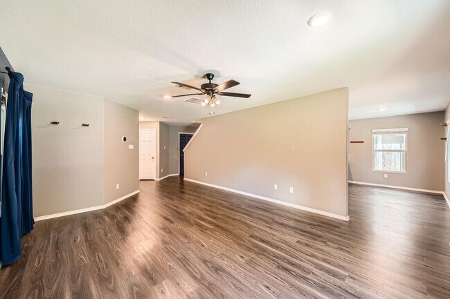 Foto del edificio - 1352 Winding Willow Dr
