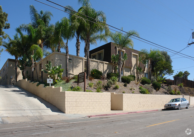 Building Photo - Highland Apartments