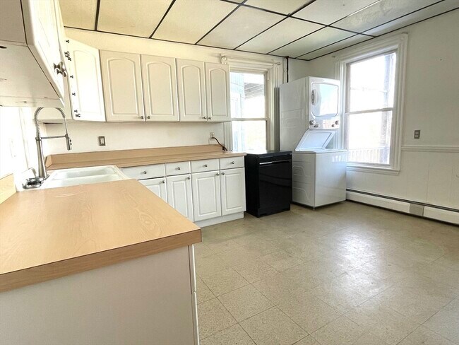 Building Photo - 88 Calumet St